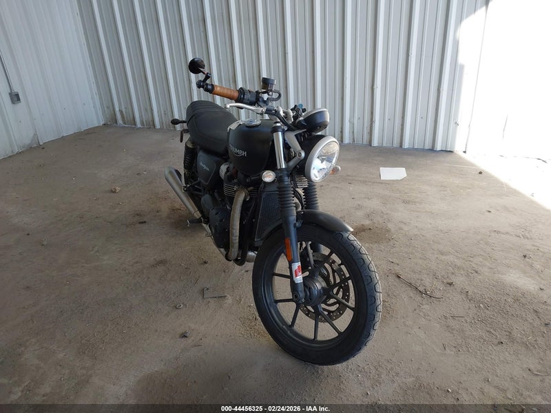 2017 Triumph Motorcycle Street Twin   Black vin: SMTD31GN7HT801343