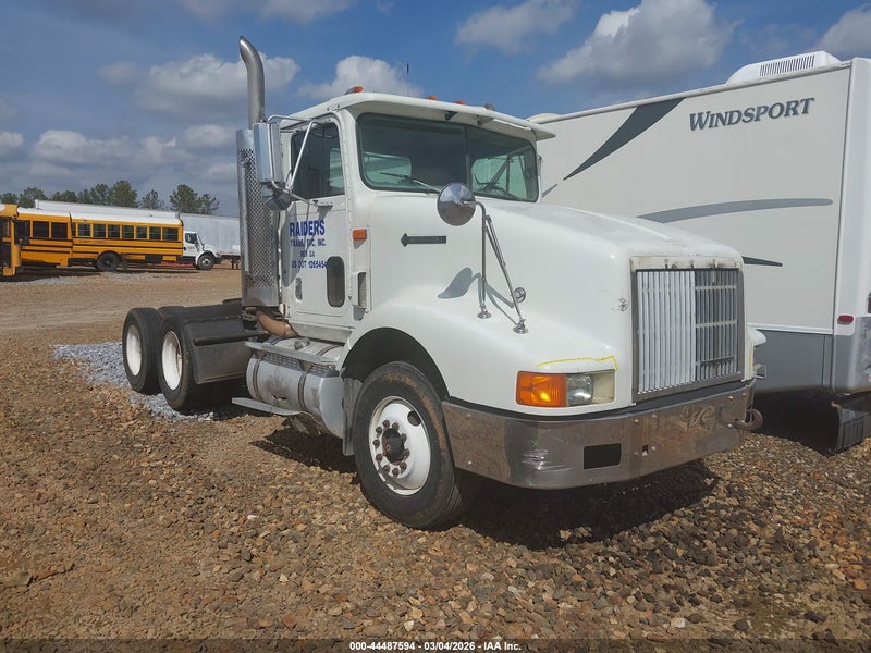 1995 International 9000 9400 White vin: 2HSFHAER0SC024317