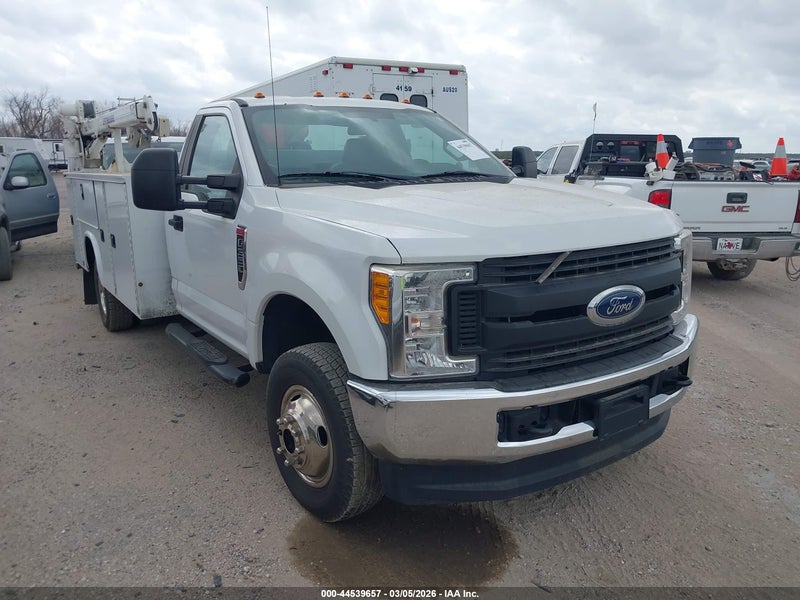 2017 Ford F-350 Chassis Xl White vin: 1FDRF3H66HEF20830