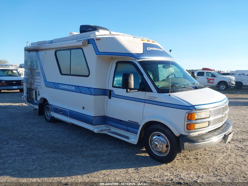 2000 Chevrolet Chinook   White vin: 1GBJG31J8Y1274534