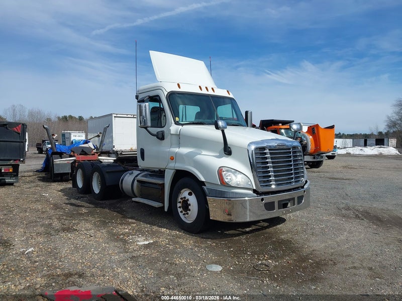 2018 Freightliner Cascadia 125   White vin: 1FUJGEDR9JLJY6717