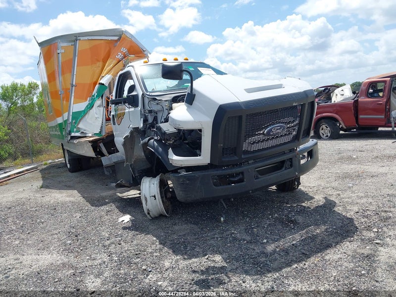 2021 Ford F-650 Gas   White vin: 1FDNF6AN7MDF05917