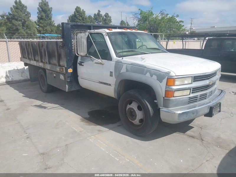 1998 Chevrolet C3500 Hd   White vin: 1GBKC34J7WF031325