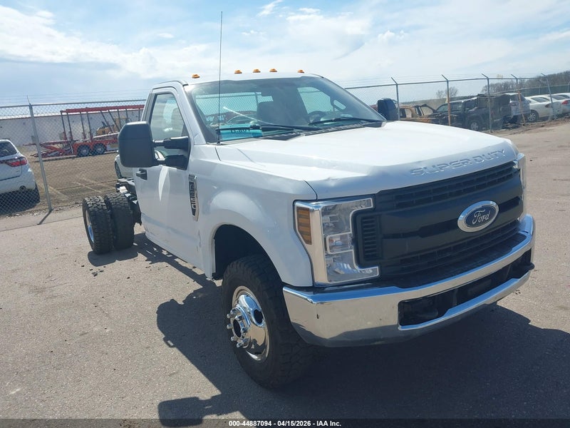 2017 Ford F-350 Chassis Xl White vin: 1FDRF3H69HDA04743