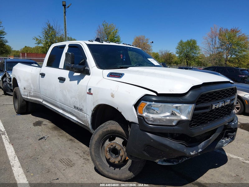 2022 Ram 3500 Tradesman  4x4 8' Box White vin: 3C63RRGL7NG104826