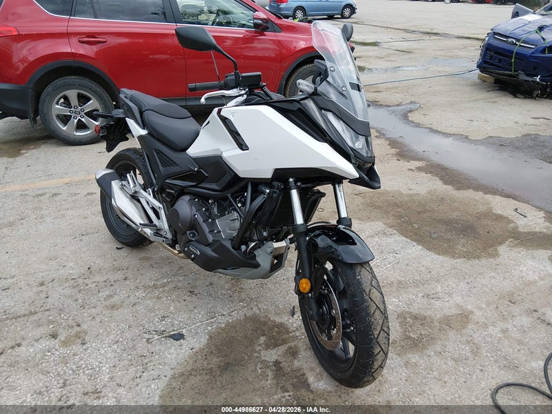 2025 Honda Nc750 Xd Белый vin: JH2RH2314SK000209