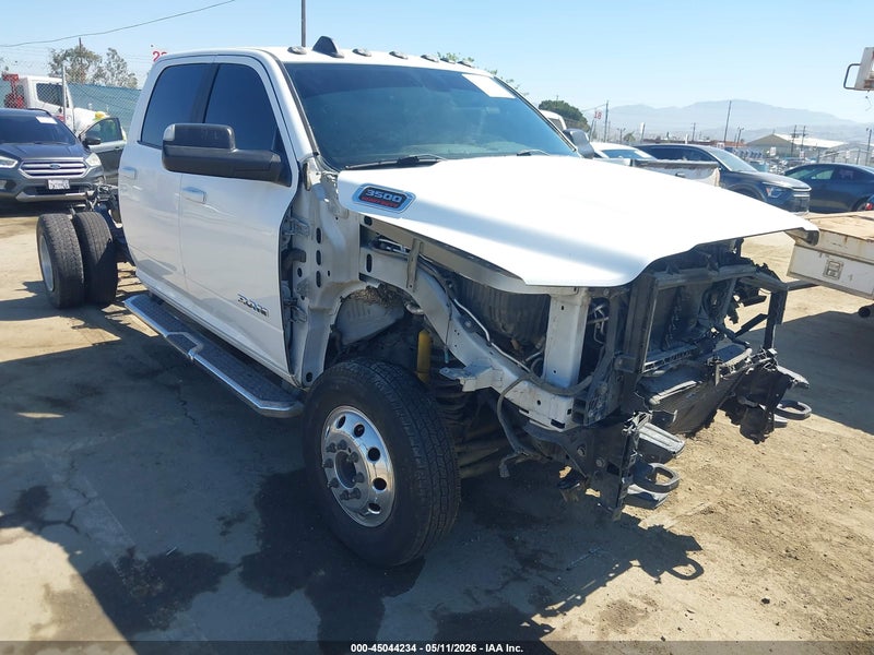 2021 Ram 3500 Big Horn  4x4 8' Box White vin: 3C63RRHL7MG640382