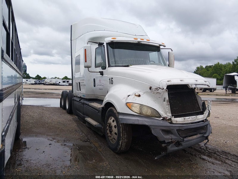 2015 International Prostar   White vin: 3HSDJSNR7FN657080