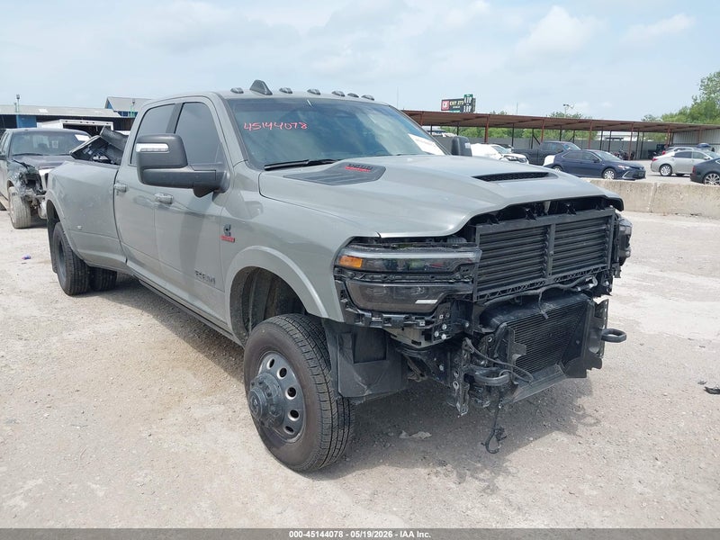 2026 Ram 3500 Limited  4x4 8' Box vin: 3C63RRRL3TG212077