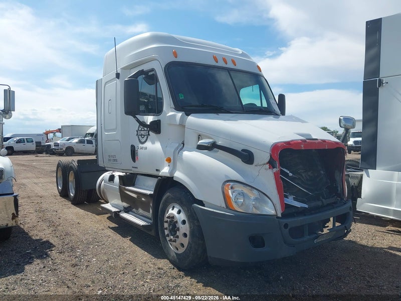 2012 Freightliner Cascadia 113   White vin: 1FUJGHDV2CSBA4879