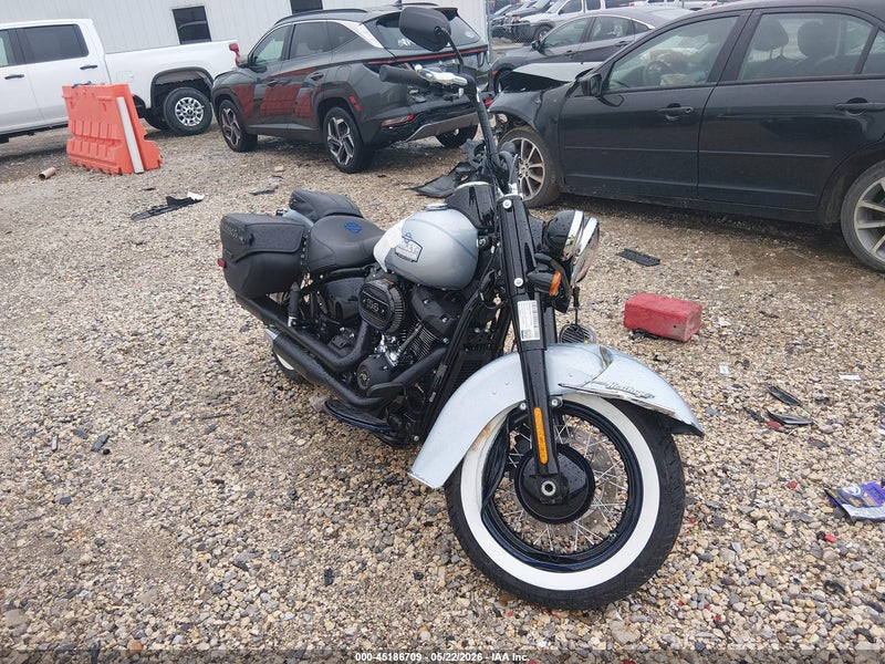 2024 Harley-davidson Flhcs   Silver vin: 1HD1YBK11RB040330
