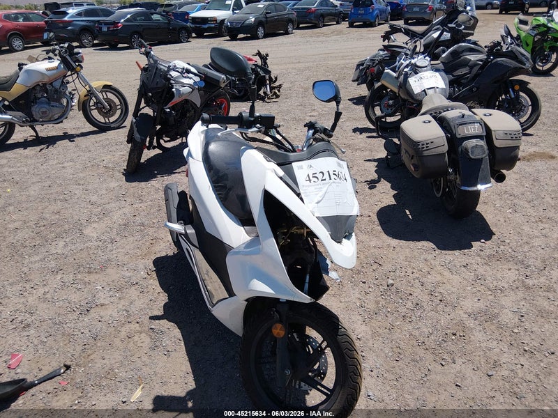 2017 Honda Pcx 150 White vin: RLHKF1809HY200437