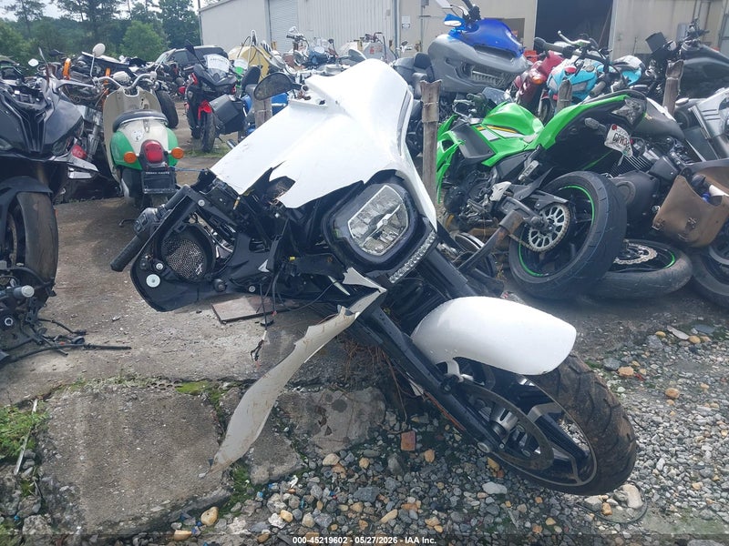 2024 Harley-davidson Flhx   White vin: 1HD1KB719RB630883