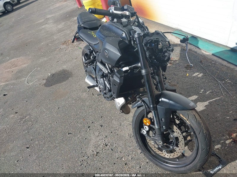 2025 Yamaha Mtn690   Black vin: JYARM48E6SA002797