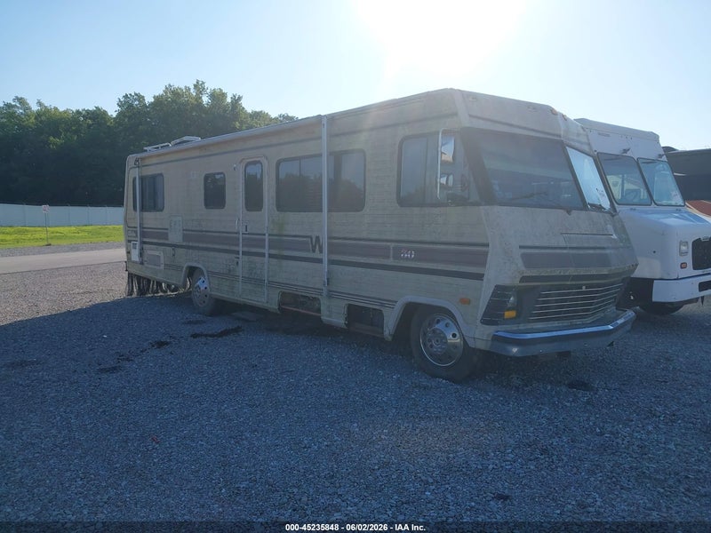 1984 Chevrolet P30   Tan vin: 1GBKP37WXE3353095