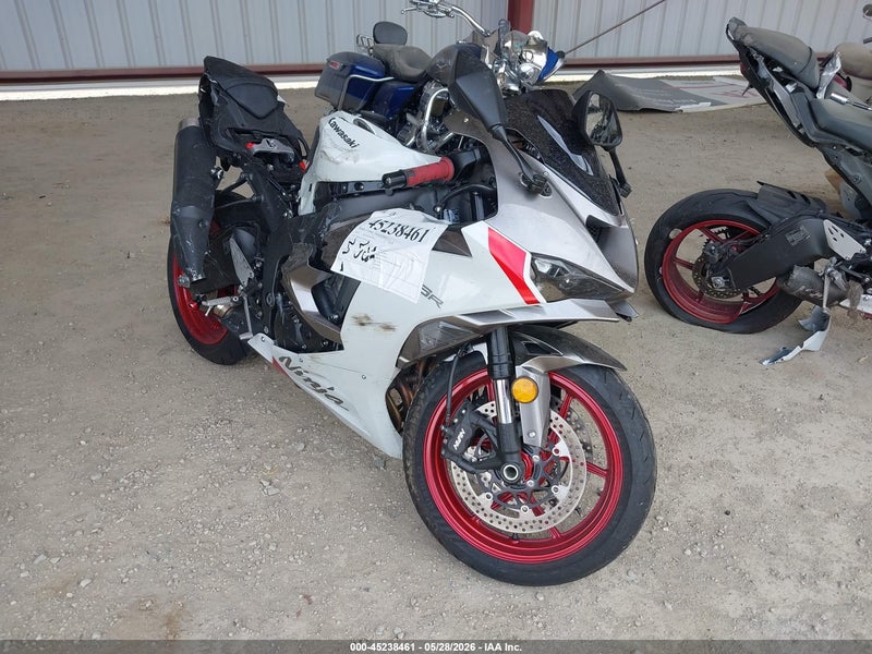 2025 Kawasaki Zx636 K White vin: JKBZXJK13SA010796