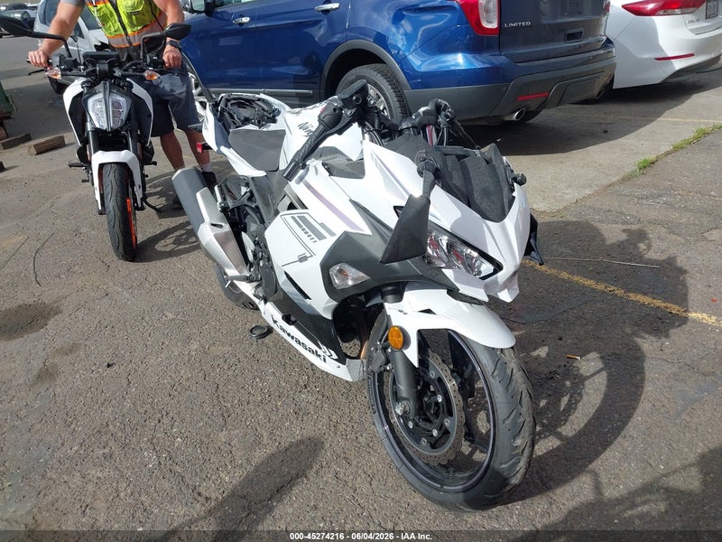 2023 Kawasaki Ex400   White vin: JKAEXKH14PDAR7438