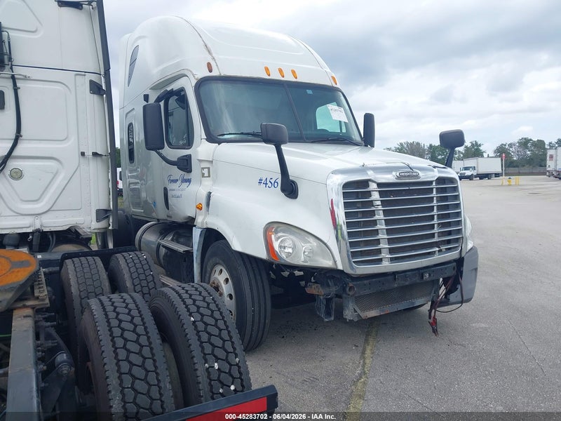 2012 Freightliner Cascadia 125   White vin: 1FUJGLBG9CSBV6456