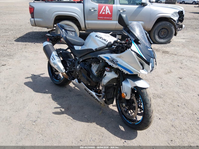 2025 Suzuki Gsx-r1000   Silver vin: JS1DM11BXS7100364