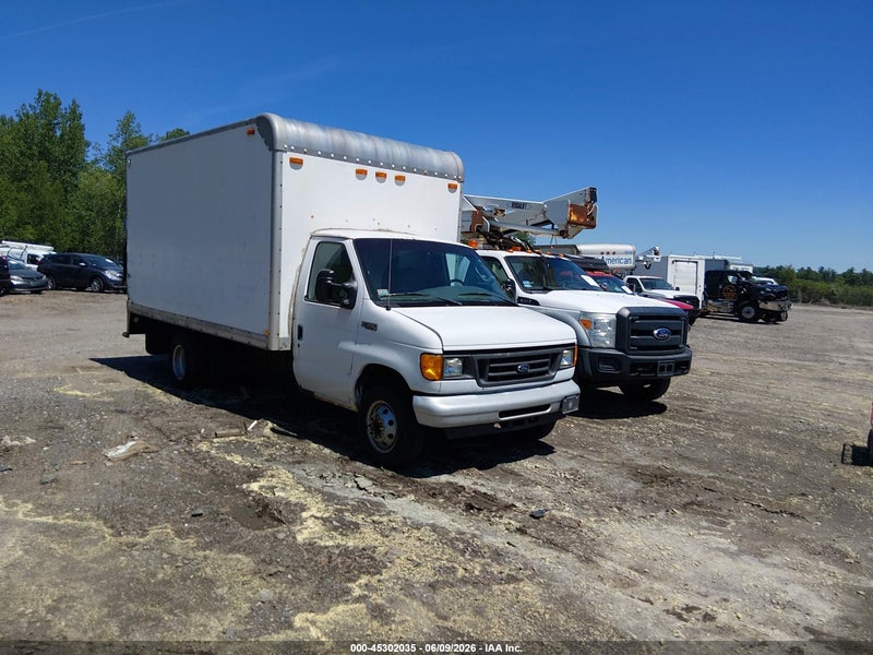 2005 Ford E-350 Cutaway Standard White vin: 1FDWE35L15HA40012