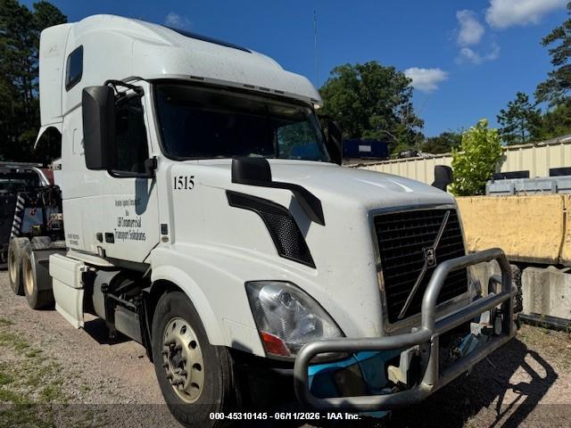 2015 Volvo Vn   White vin: 4V4NC9EGXFN178361