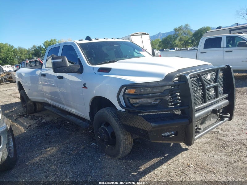 2025 Ram 3500 Tradesman  4x4 8' Box Белый vin: 3C63RRGL9SG509565