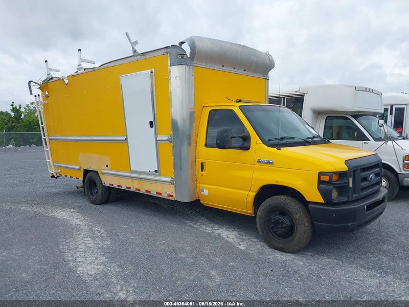 2015 Ford E-350 Cutaway   Yellow vin: 1FDWE3FS3FDA14557