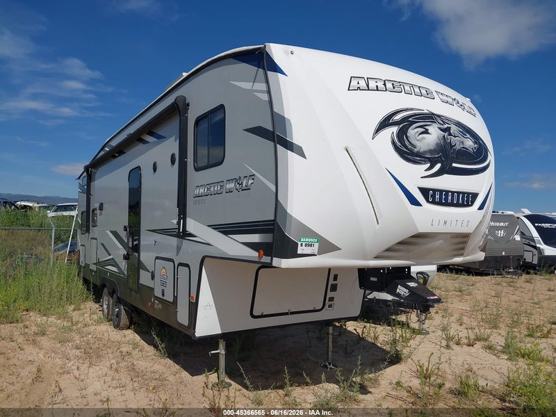 2022 Forest River Artic Wolf   White vin: 5ZT3CKUB1N0711014