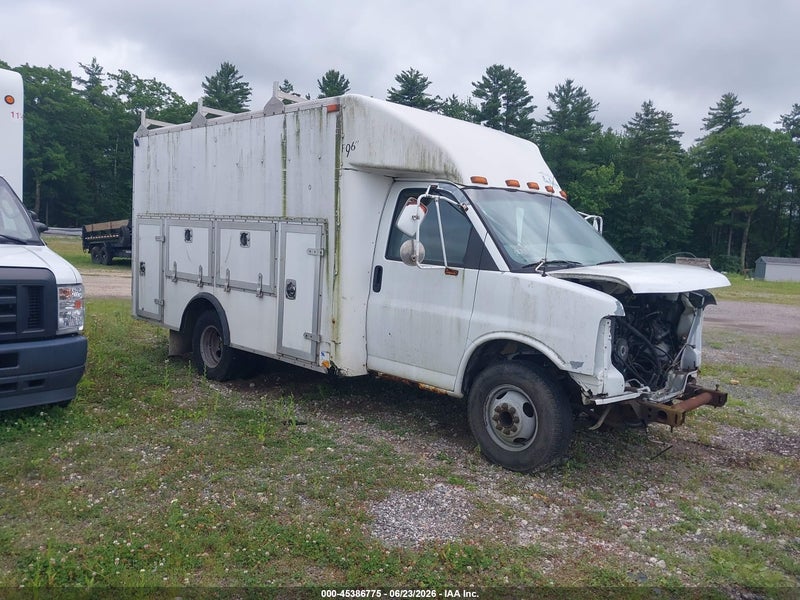 2005 Chevrolet Express Cutaway Base W/c7l/c7n White vin: 1GBJG31U351202047