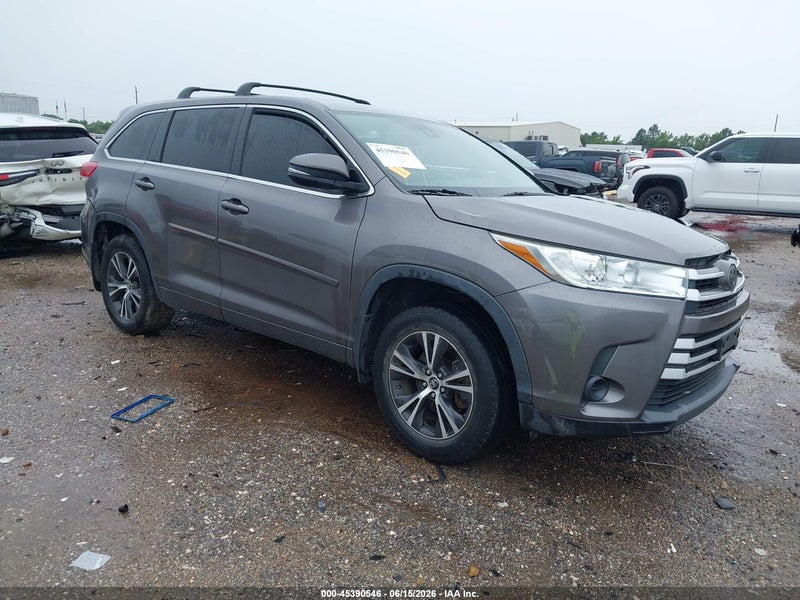 2018 Toyota Highlander Le vin: 5TDBZRFH8JS861389