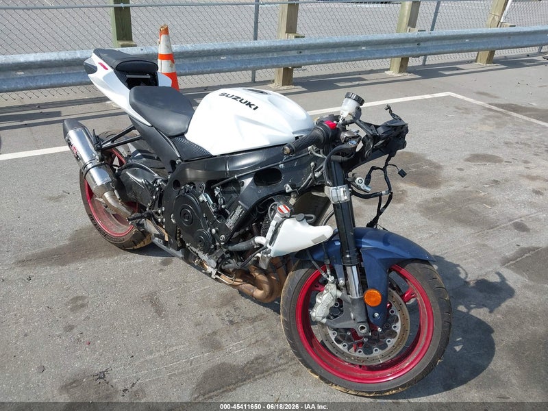 2024 Suzuki Gsx-r600   White vin: JS1GN7FA6R7100448