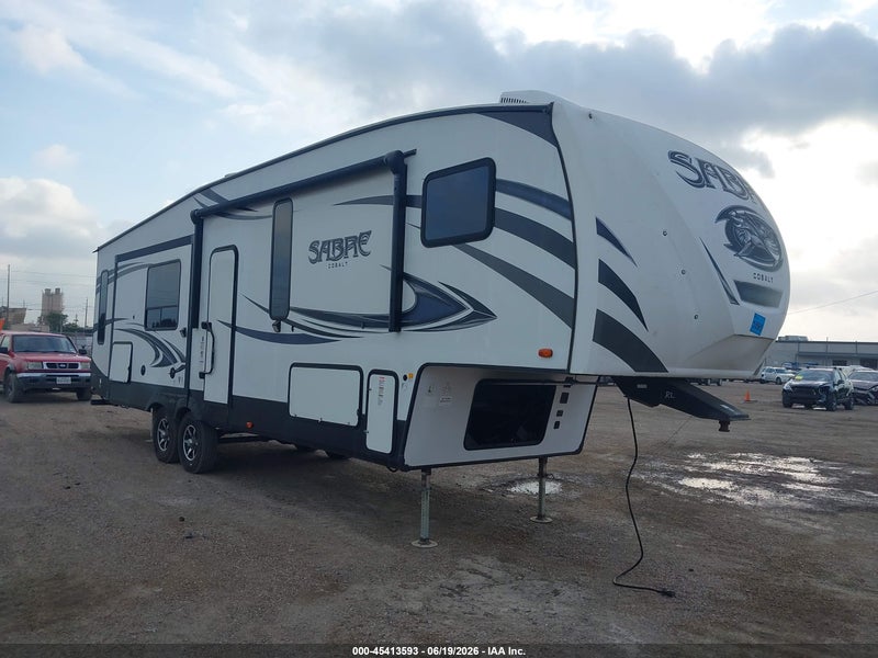 2018 Forest River Sabre   White vin: 4X4FSRF2XJR001195