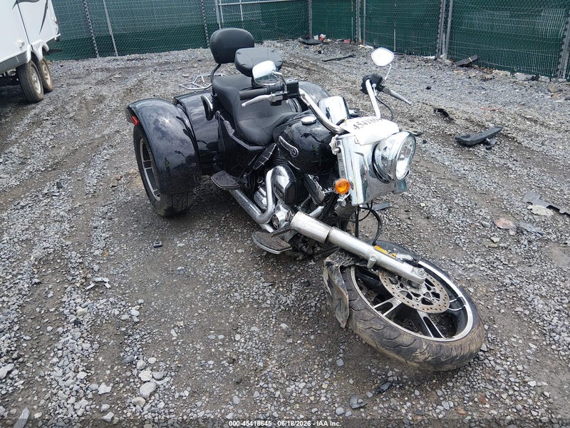 2015 Harley-davidson Flrt Free Wheeler Black vin: 1HD1MCM10FB856701