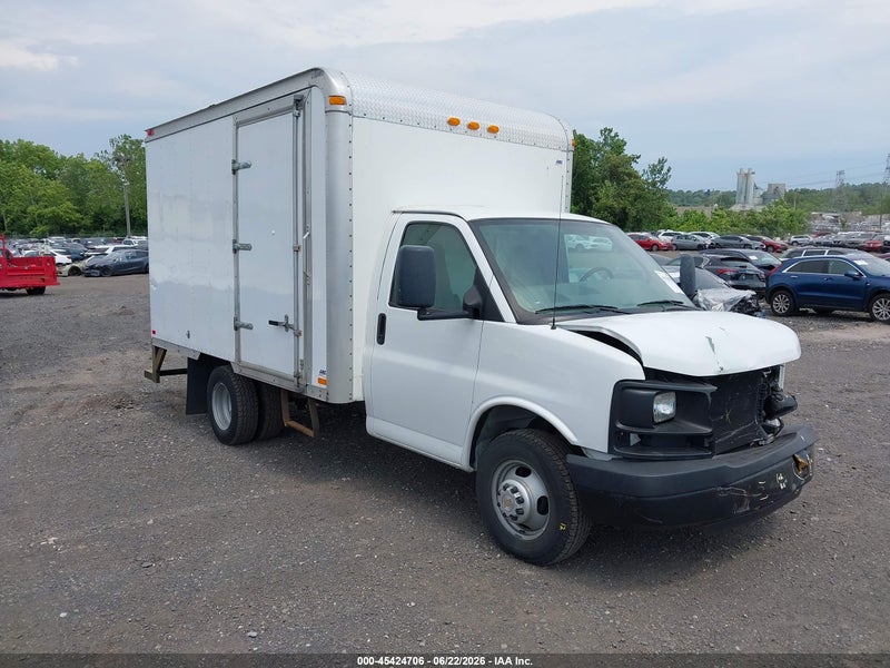 2007 Chevrolet Express Cutaway Work Van White vin: 1GBJG31U471204988