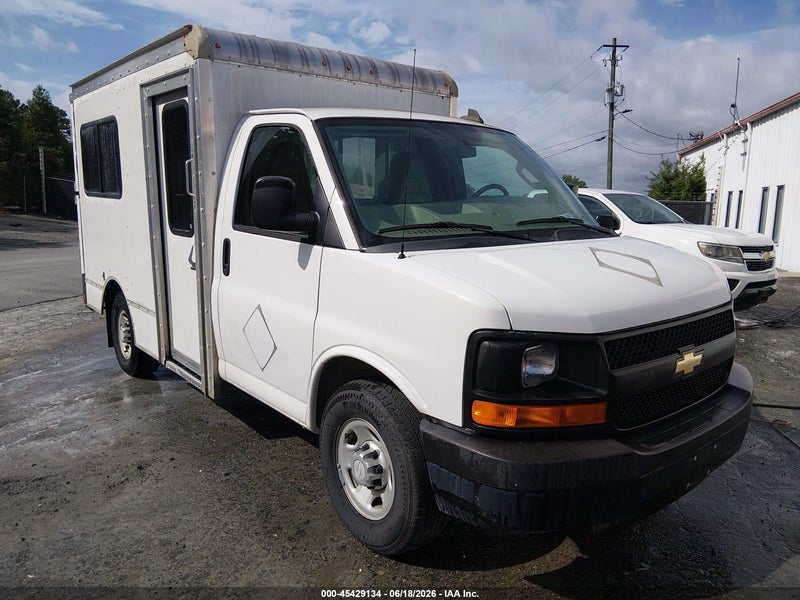 2016 Chevrolet Express Cutaway 3500 White vin: 1GB0GRFGXG1320102