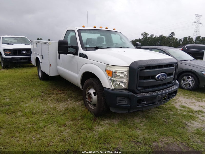 2015 Ford F-350 Chassis   White vin: 1FDRF3G67FED30792