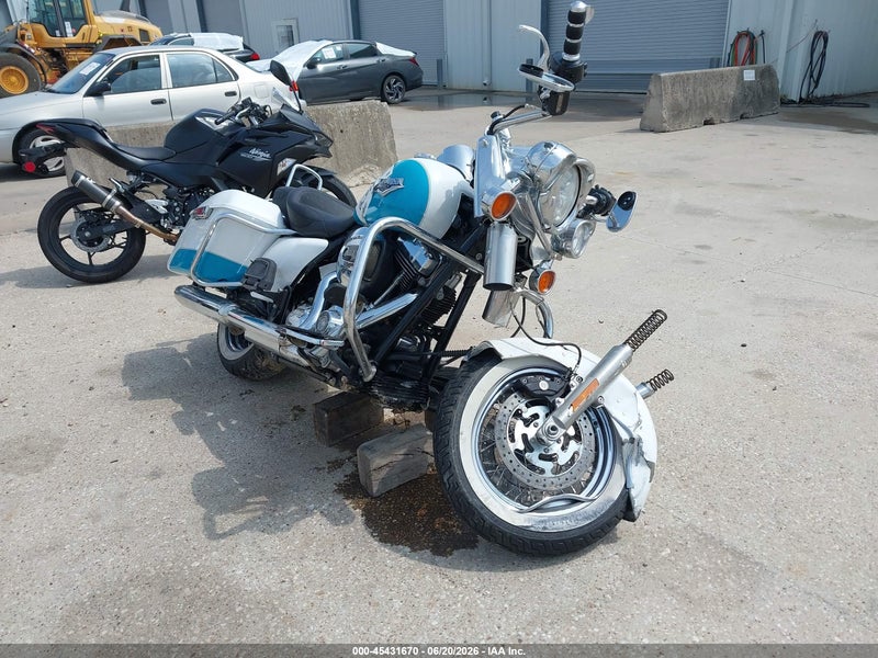 2016 Harley-davidson Flhr Road King White vin: 1HD1FBM15GB662669