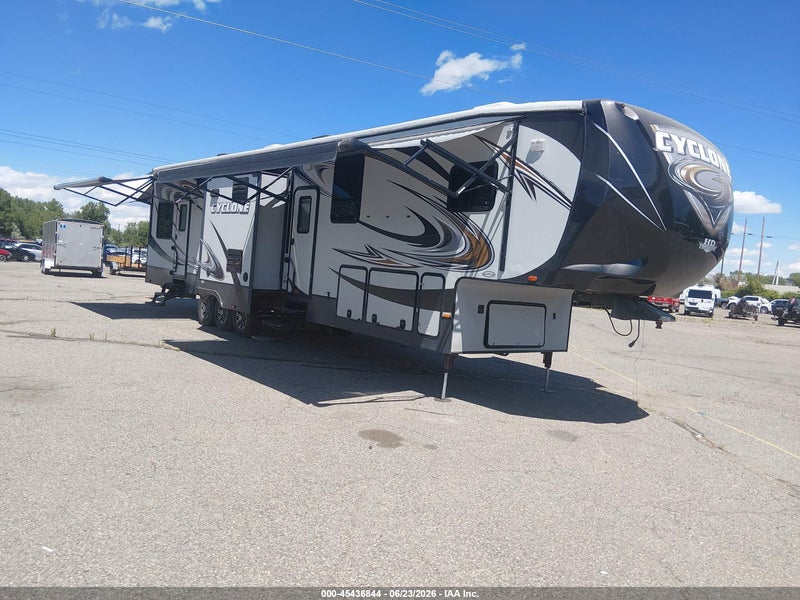 2014 Heartland Cyclone   Белый vin: 5SFCG4334EE266571
