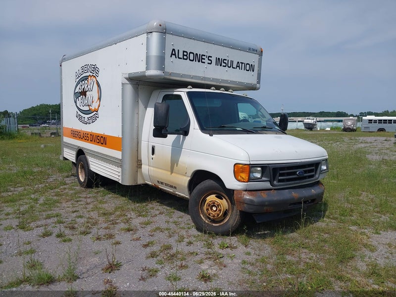 2006 Ford E-450 Cutaway   White vin: 1FDXE45S36DB22155