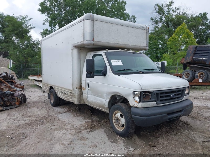 2007 Ford E-450 Cutaway   White vin: 1FDXE45S87DB18121