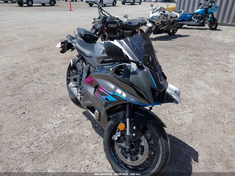2024 Yamaha Yzfr7   Gray vin: JYARM38Y5RA002918