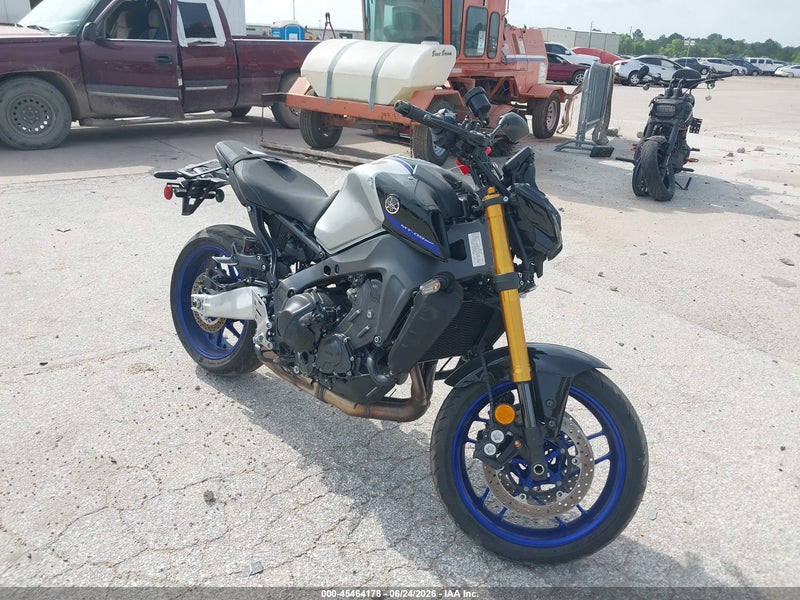 2023 Yamaha Mt09 D Silver vin: JYARN72EXPA001795