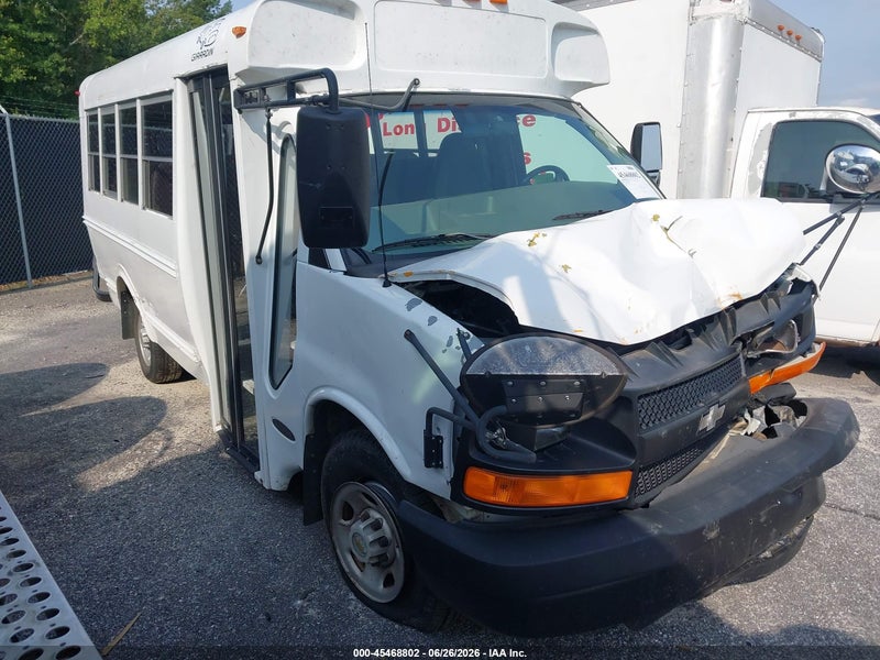 2003 Chevrolet Express Cutaway   White vin: 1GBHG31V231201394