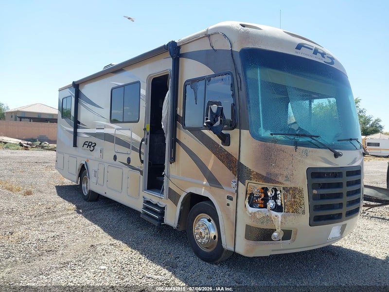 2015 Ford F53   Beige vin: 1F65F5DY8F0A08053