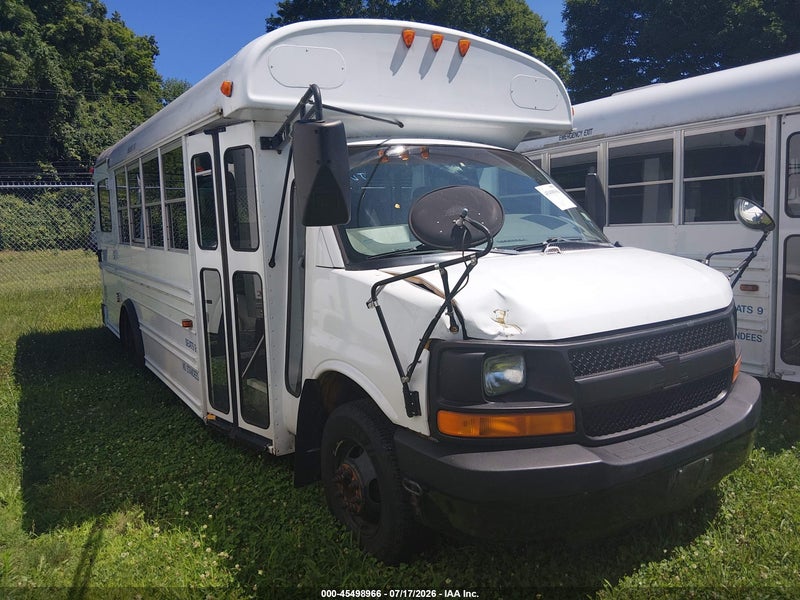 2004 Chevrolet Express Cutaway Base W/c7l/c7n White vin: 1GBJG31U441245035