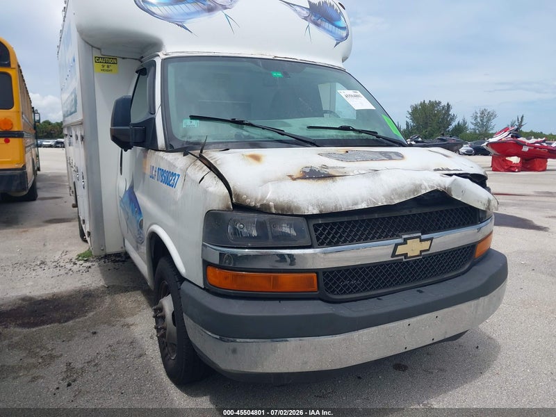 2021 Chevrolet Express Cutaway 4500 Van White vin: 1HA6GUC75MN010629