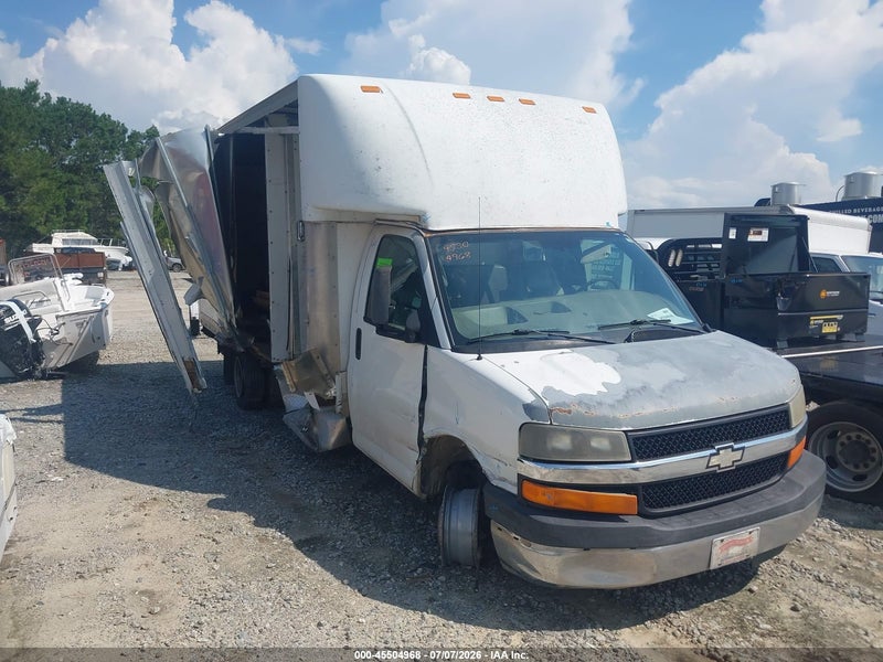 2009 Chevrolet Express Cutaway Work Van Белый vin: 1GBJG31K191128213