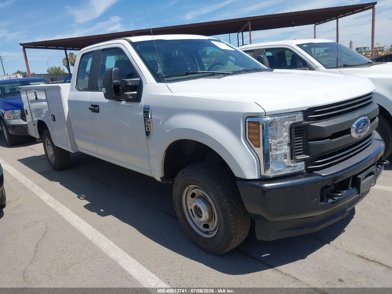 2018 Ford F-350 Xl/xlt White vin: 1FD8X3B60JEC69777
