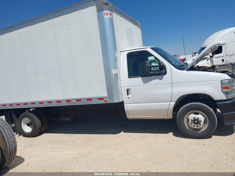 2024 Ford E-350 Cutaway   Белый vin: 1FDWE3FN6RDD30226