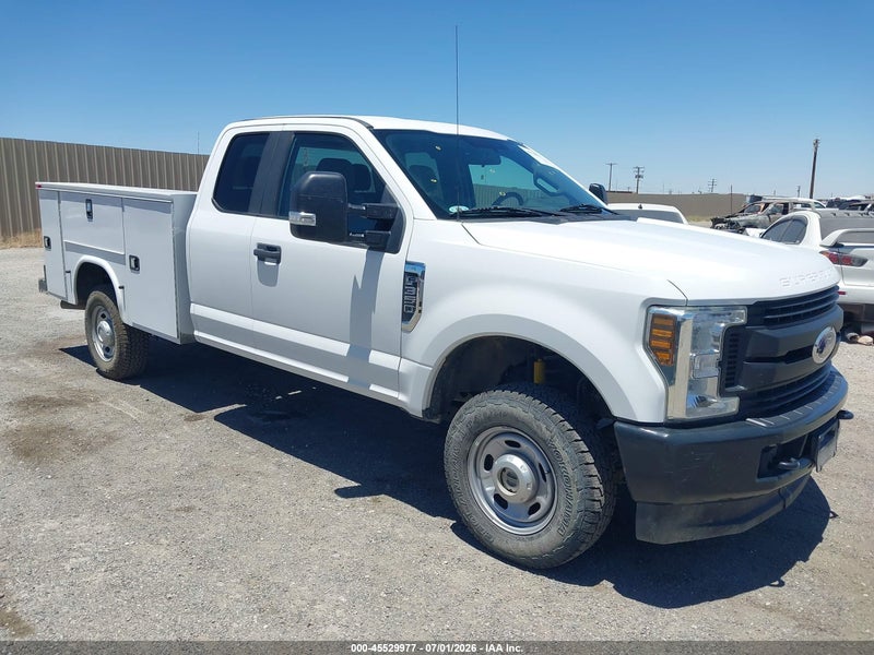 2019 Ford F-350   White vin: 1FD8X3B62KEC36149